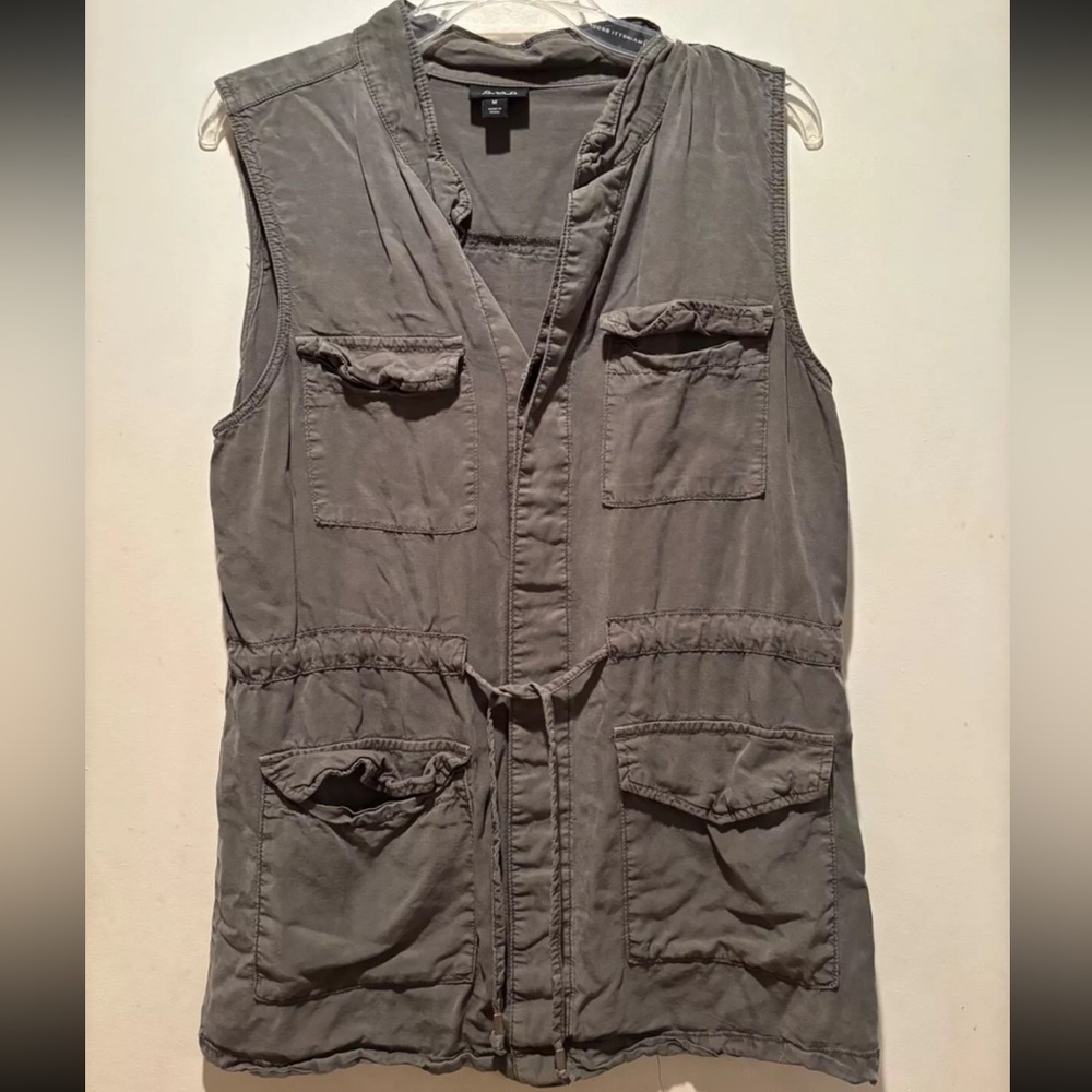 Sleeveless Gray Utility Vest
